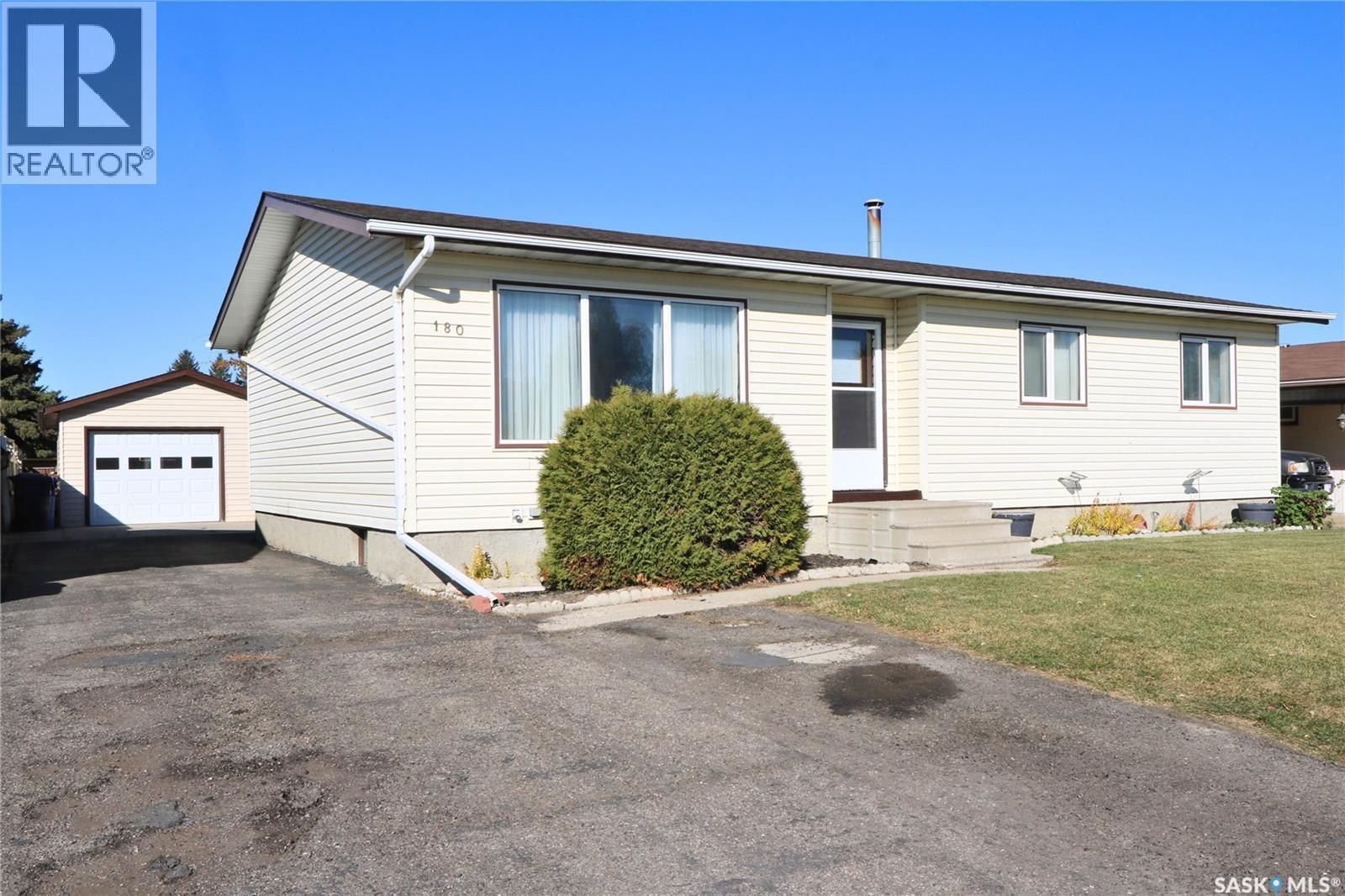 180 McBurney DRIVE Property Photo 1