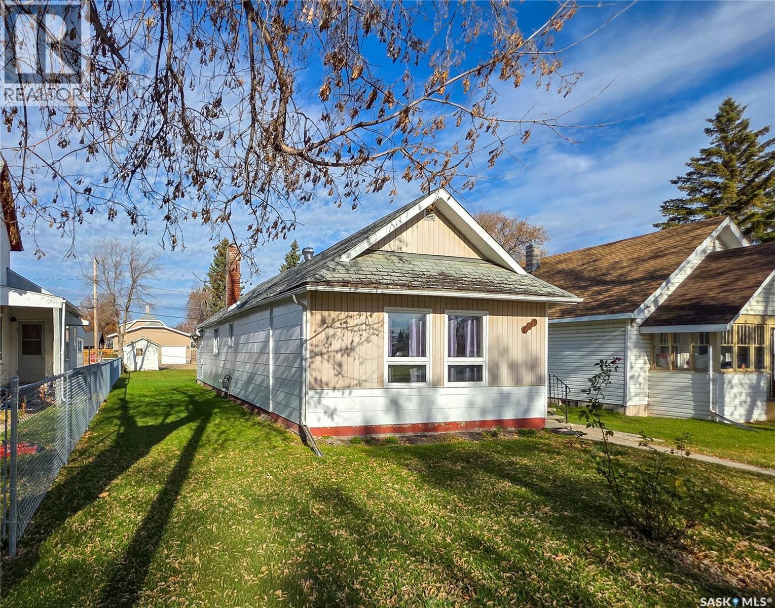142 5th AVENUE W Property Photo 1