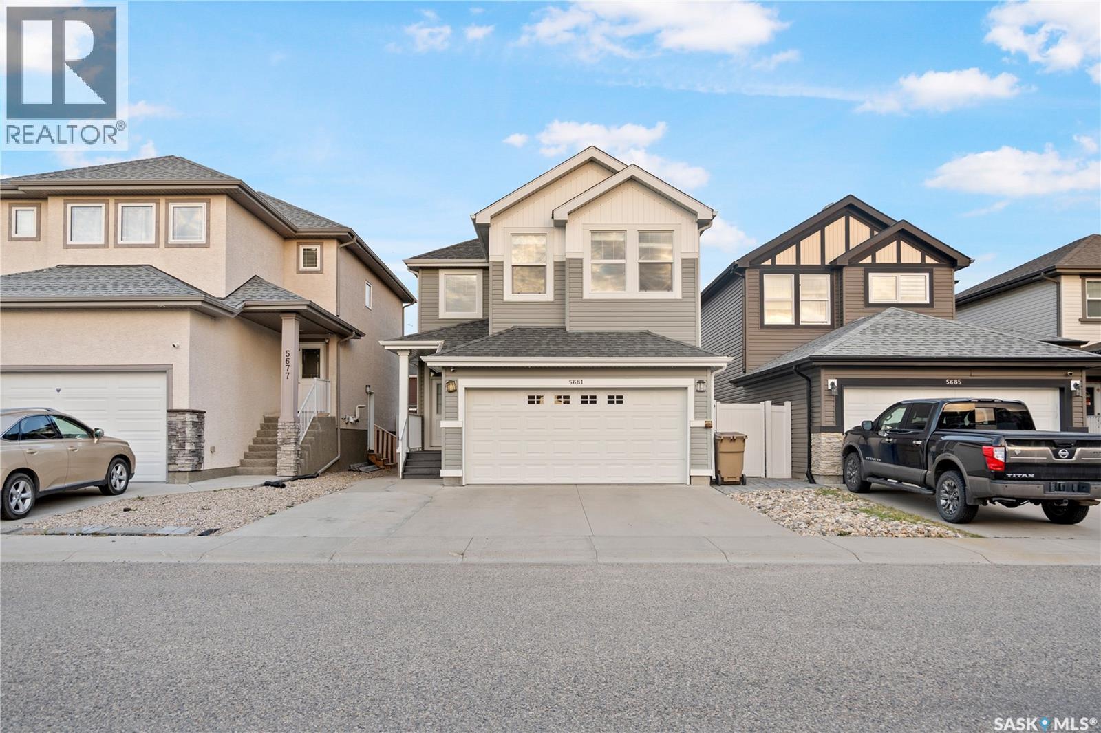 5681 Pearsall Crescent Property Photo 2