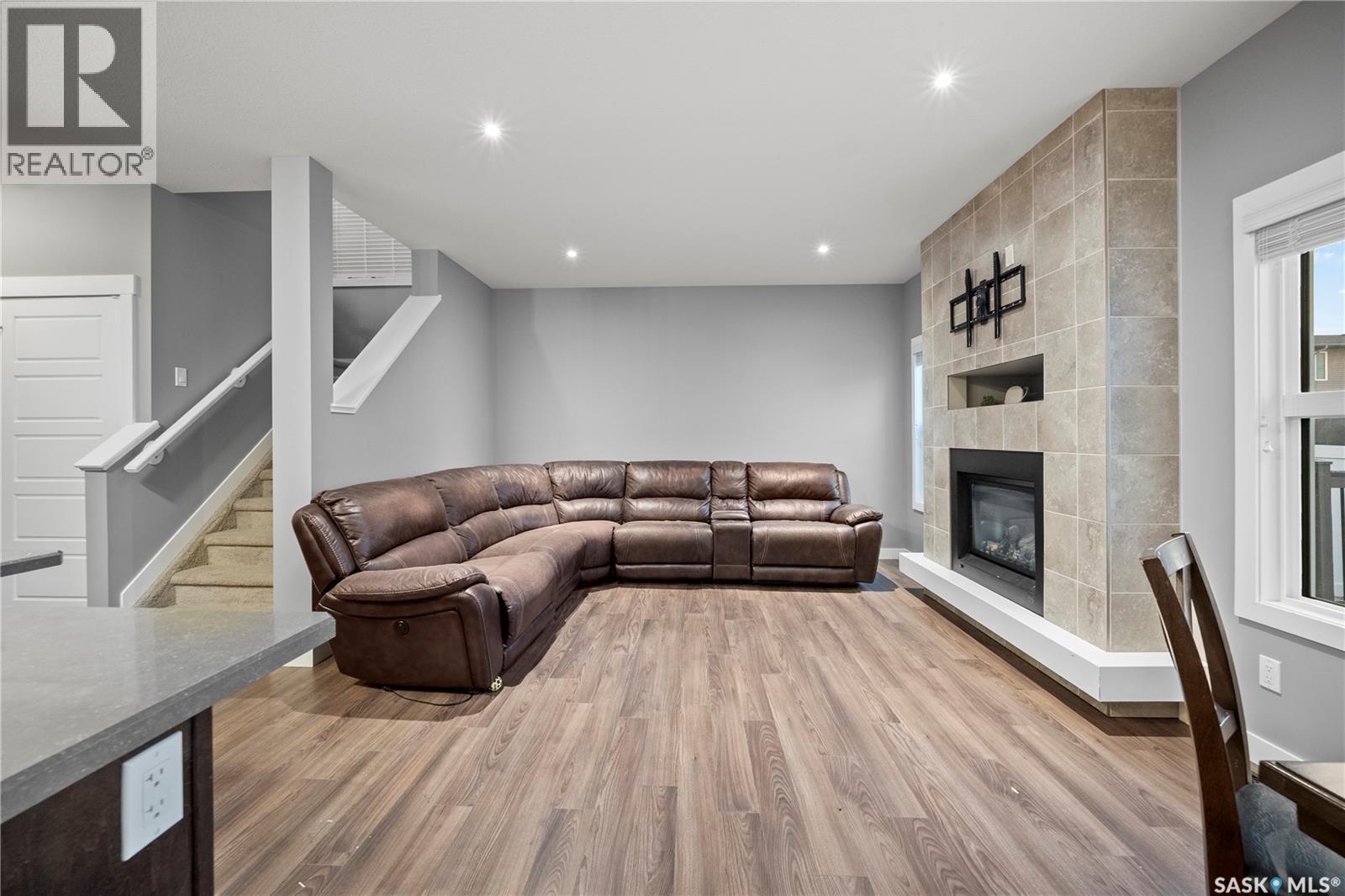 5681 Pearsall Crescent Property Photo 9