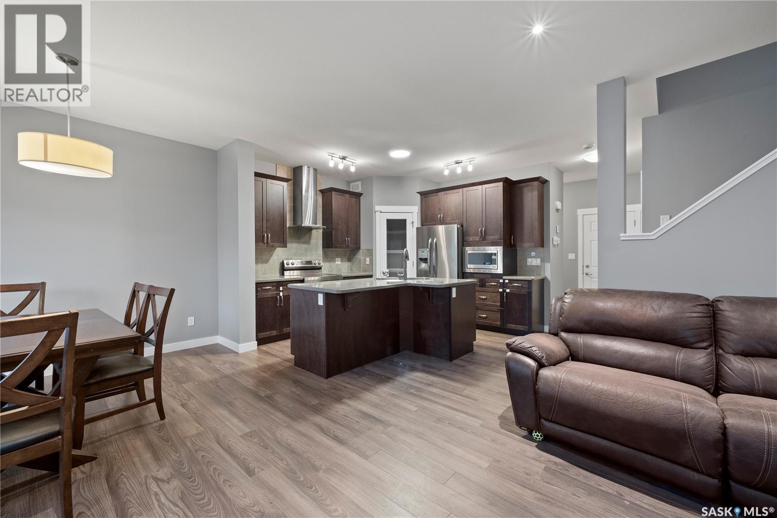 5681 Pearsall Crescent Property Photo 10