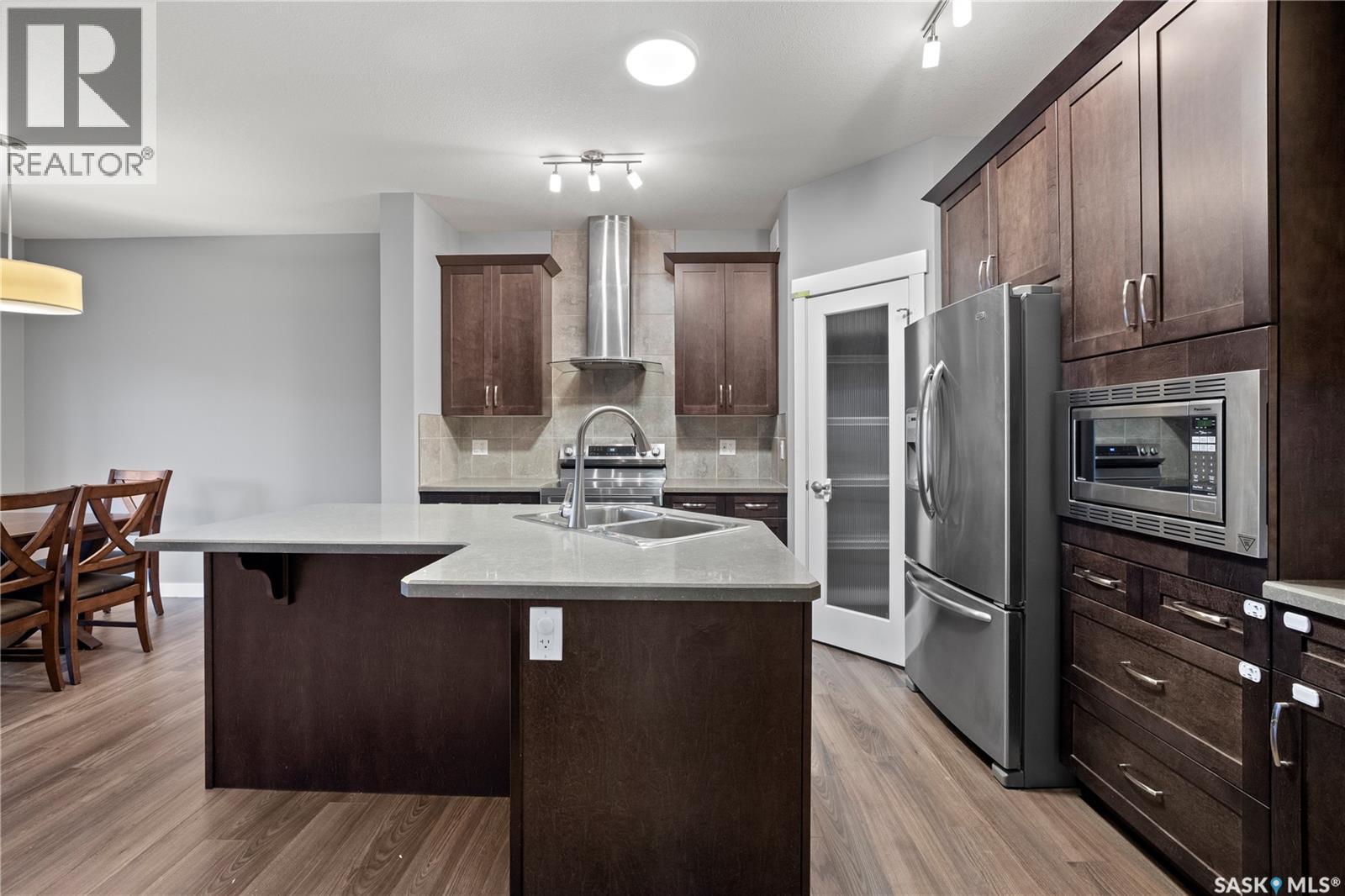 5681 Pearsall Crescent Property Photo 13