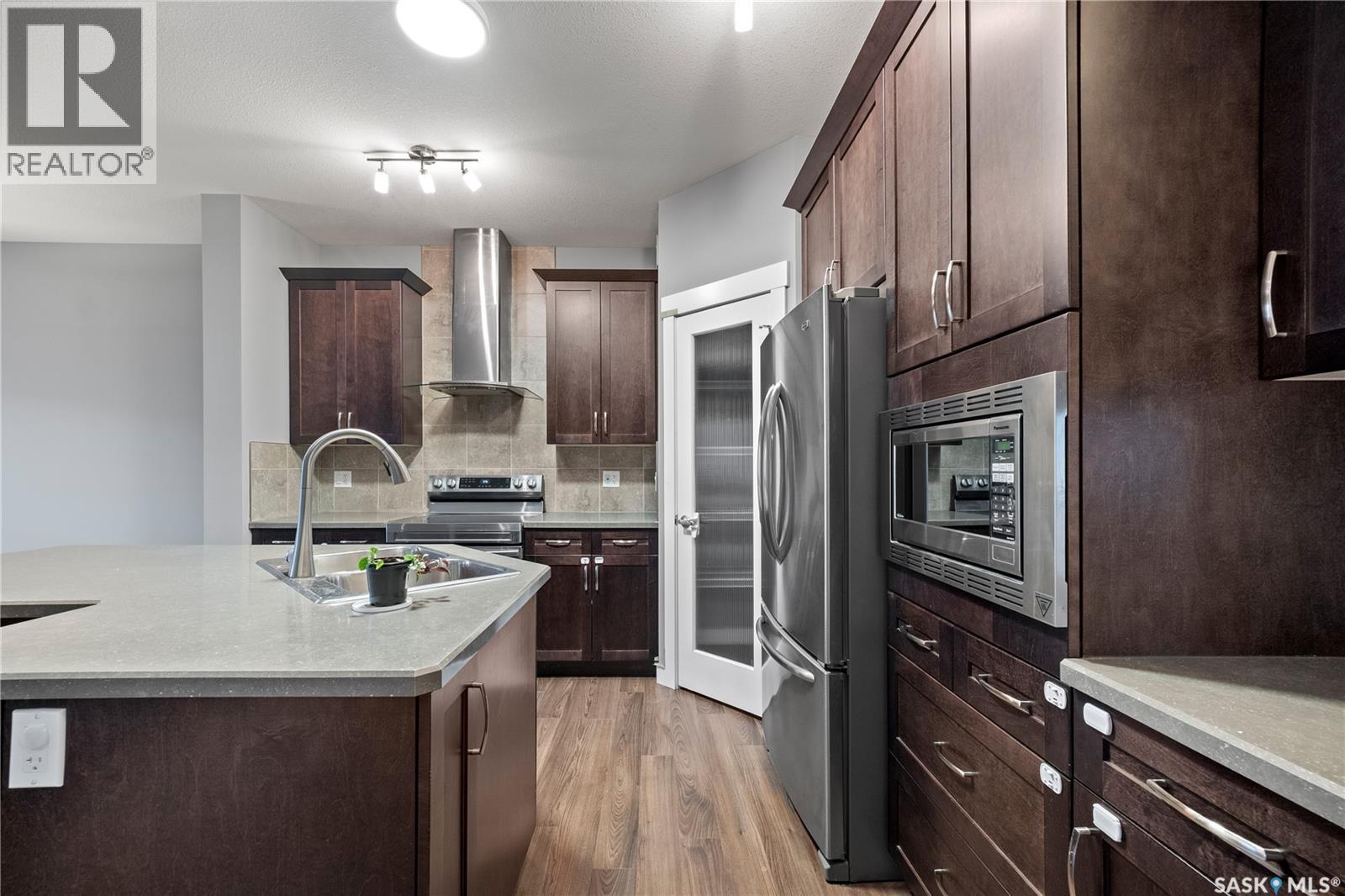 5681 Pearsall Crescent Property Photo 14
