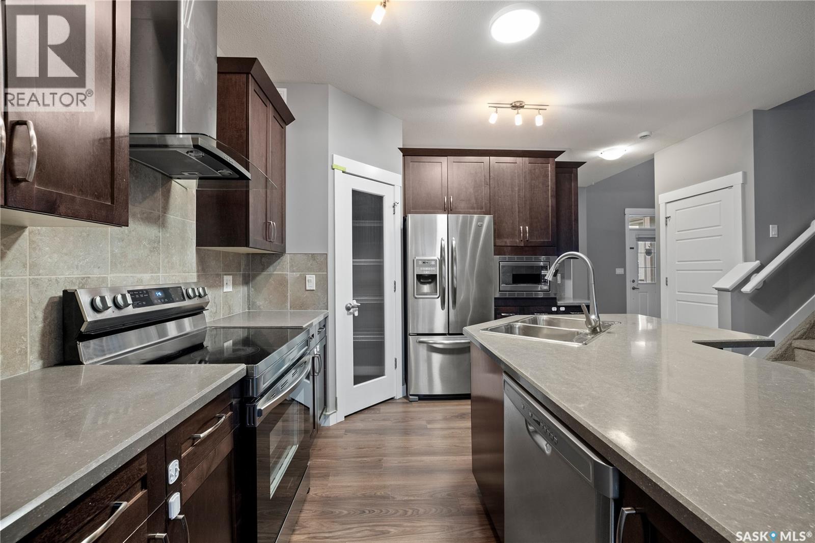 5681 Pearsall Crescent Property Photo 15