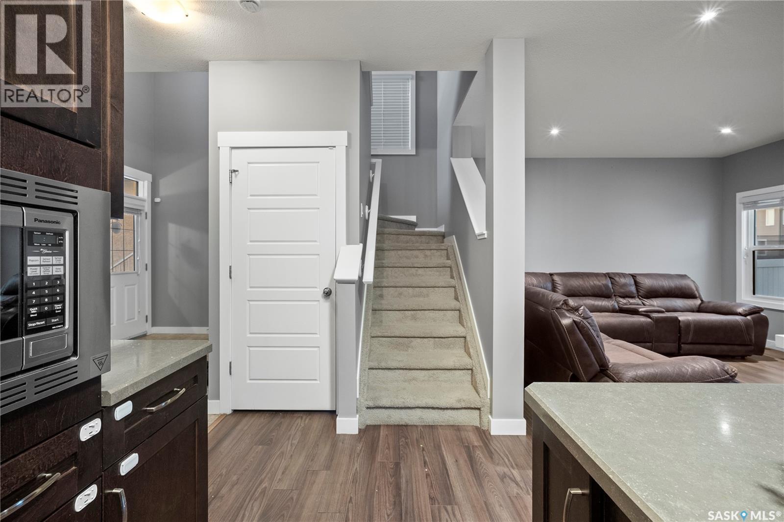 5681 Pearsall Crescent Property Photo 18