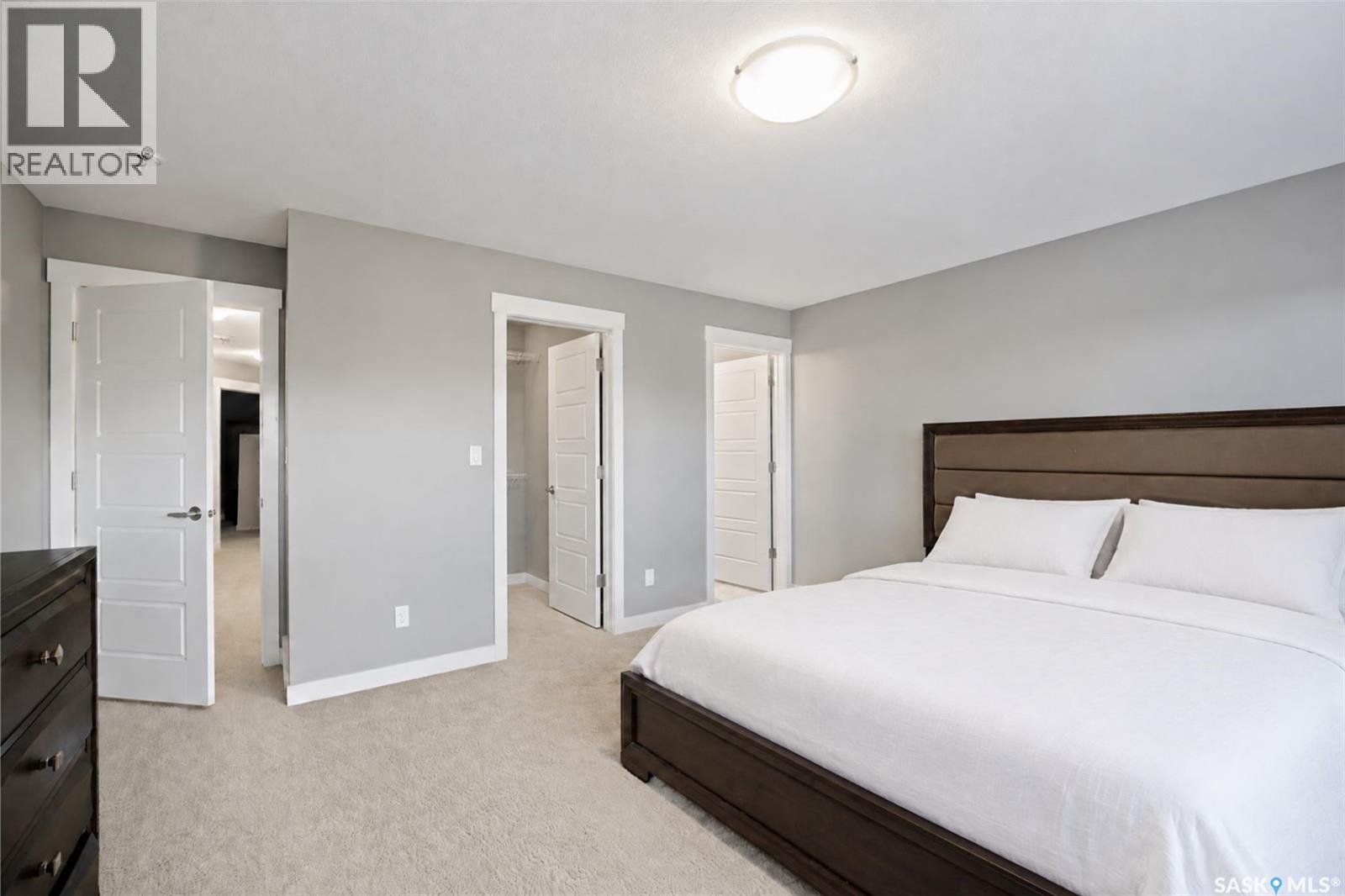 5681 Pearsall Crescent Property Photo 22