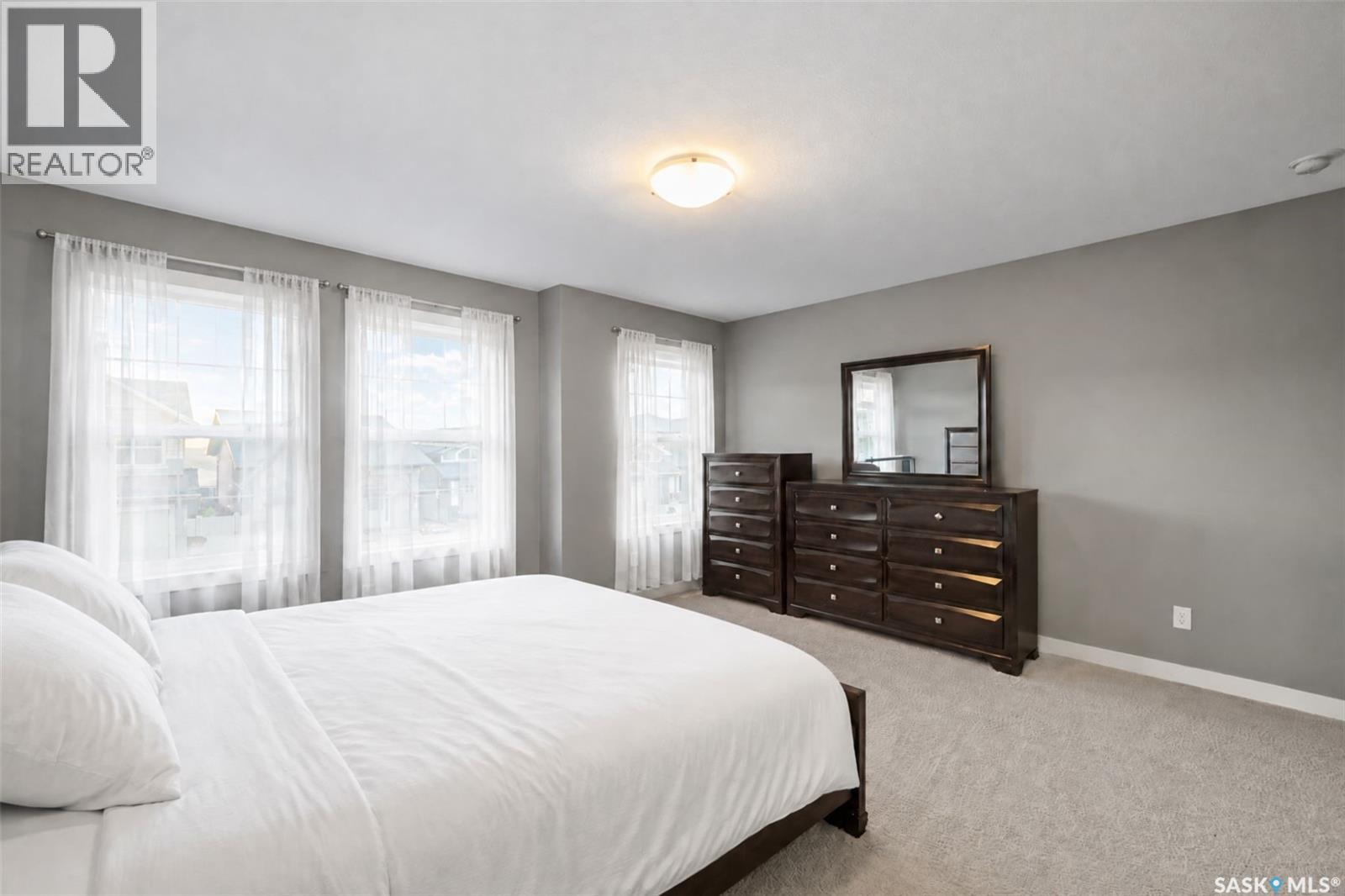 5681 Pearsall Crescent Property Photo 23