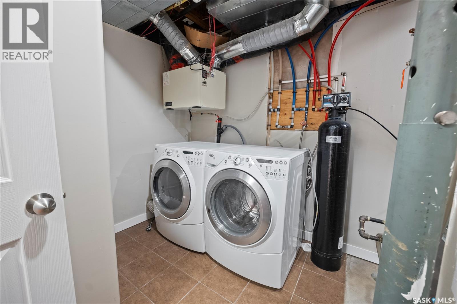 5681 Pearsall Crescent Property Photo 39