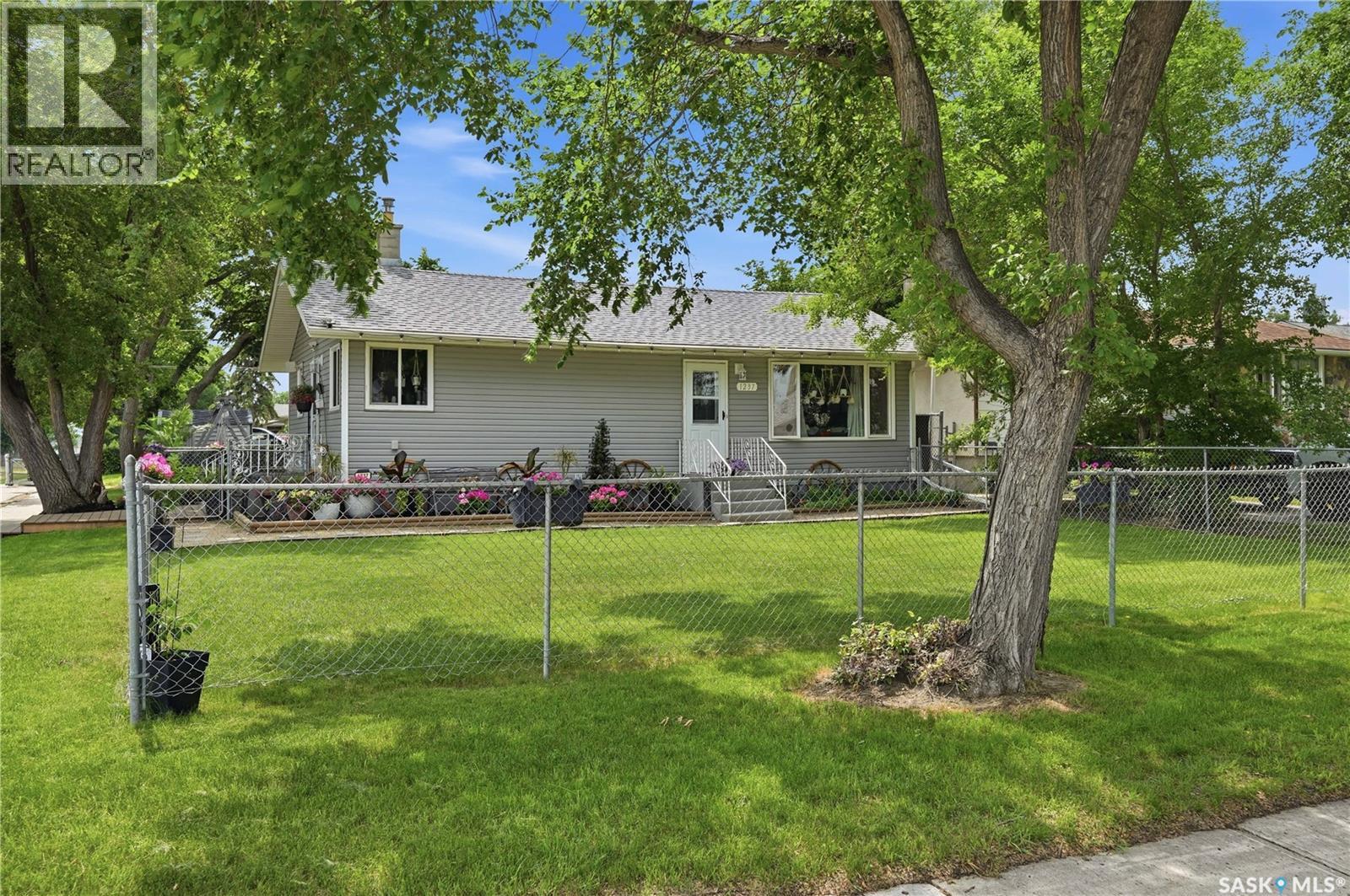 1237 10th Avenue E Property Photo 1