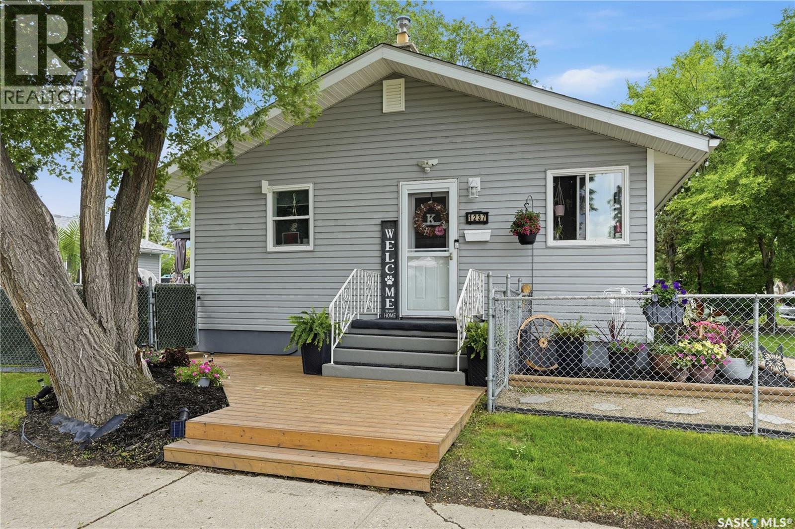 1237 10th Avenue E Property Photo 2