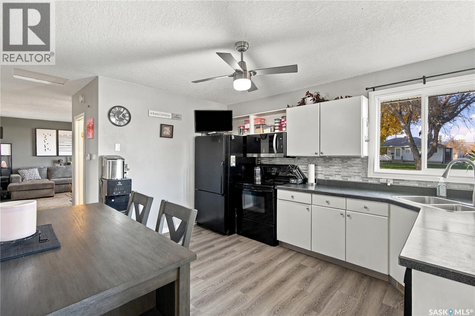 1237 10th Avenue E Property Photo 4