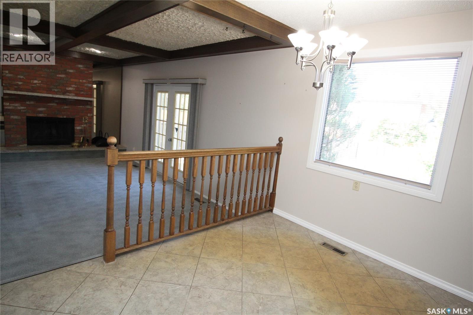 230 Auld Crescent Property Photo 6