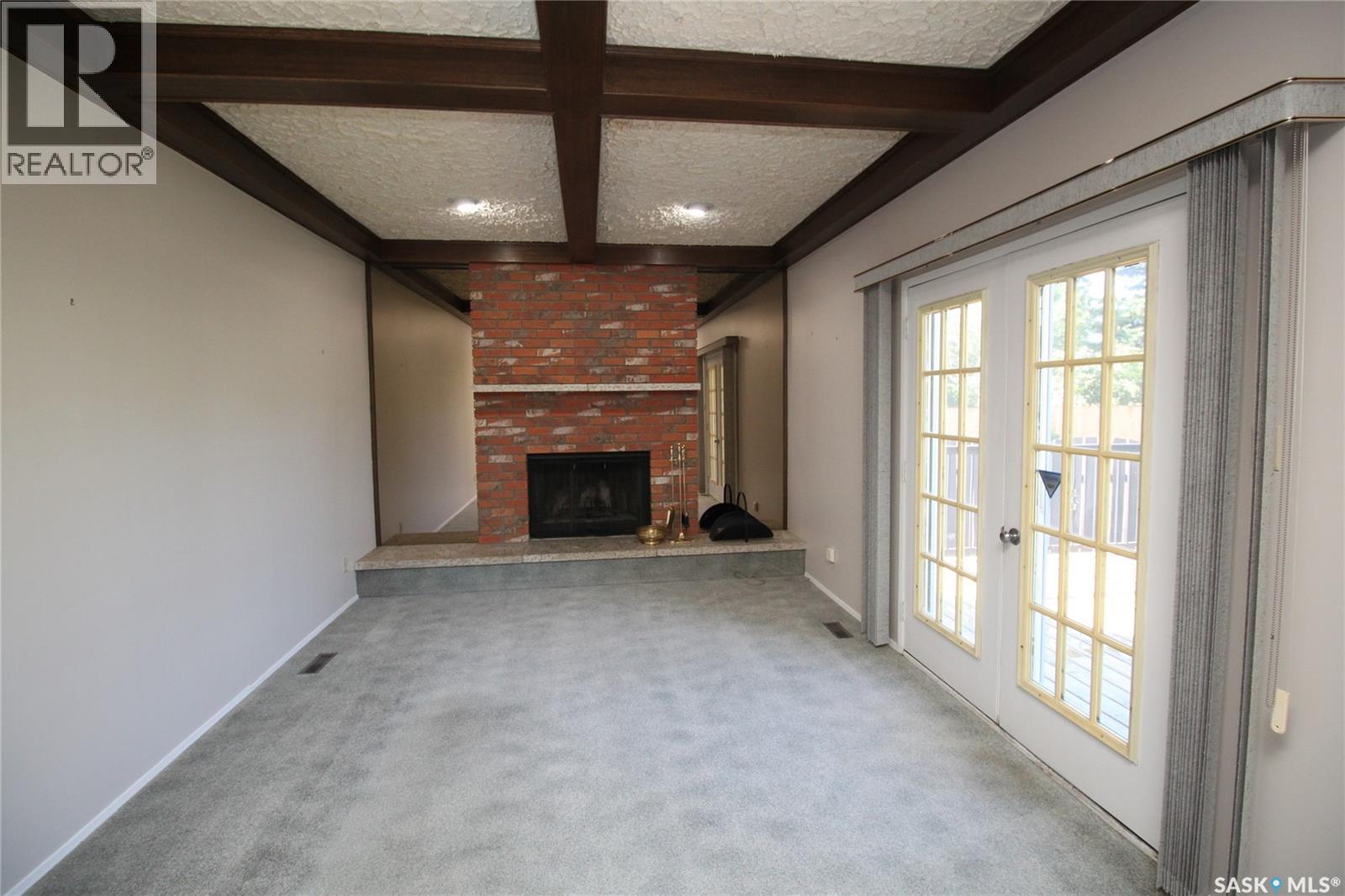 230 Auld Crescent Property Photo 8