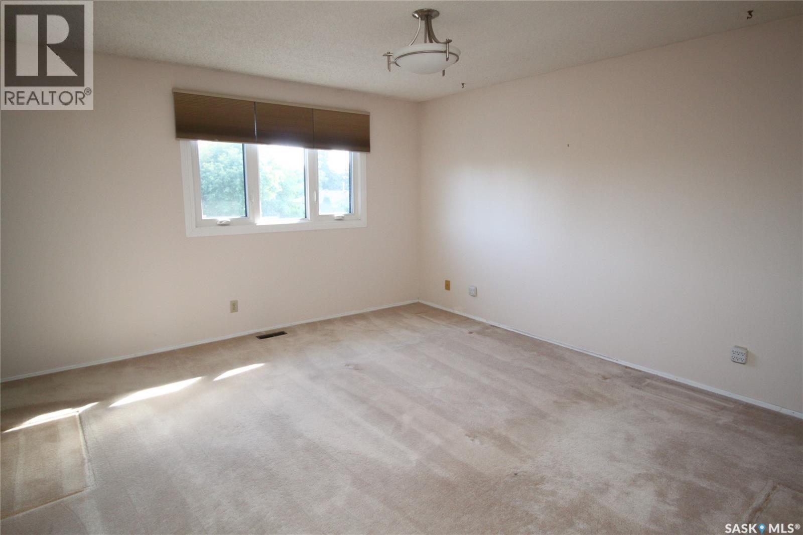 230 Auld Crescent Property Photo 11