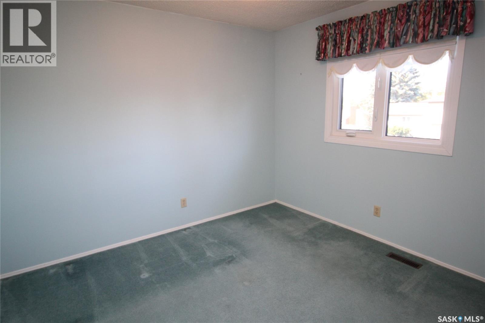 230 Auld Crescent Property Photo 12