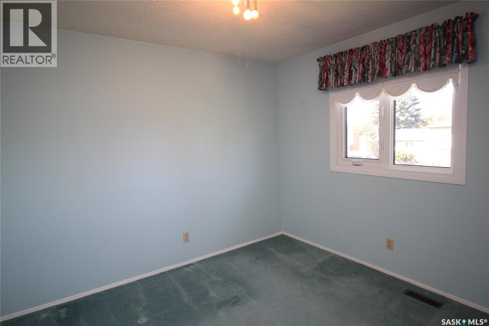 230 Auld Crescent Property Photo 14