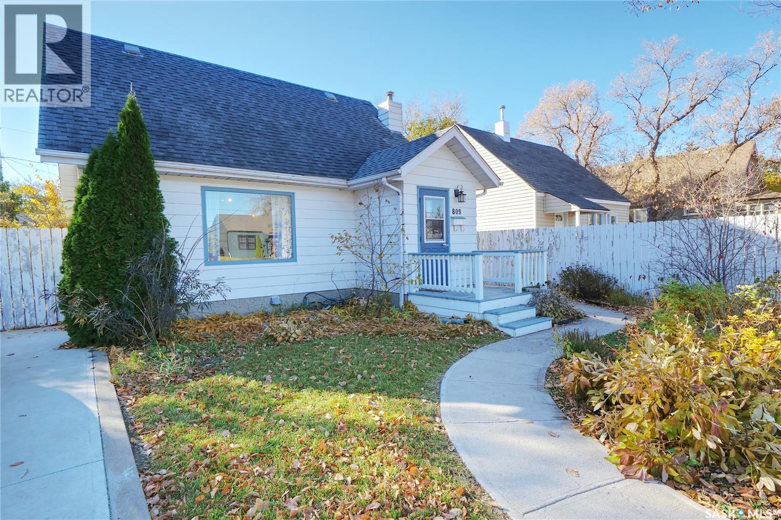 809 Athabasca Street E Property Photo 1
