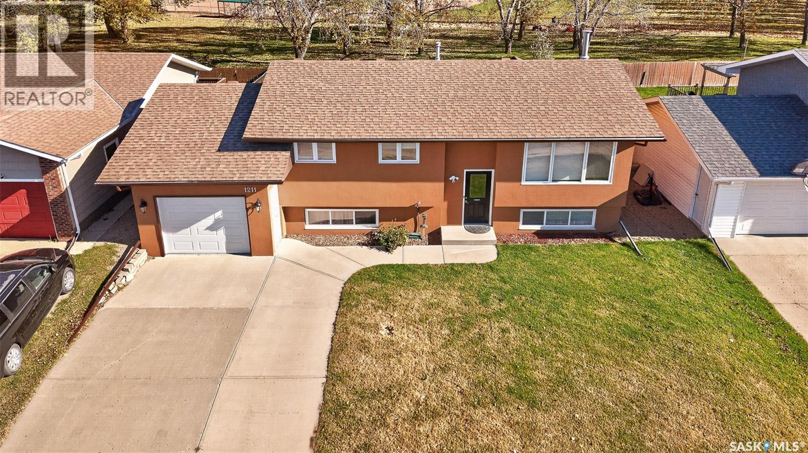 1211 Pascoe Drive E Property Photo 27