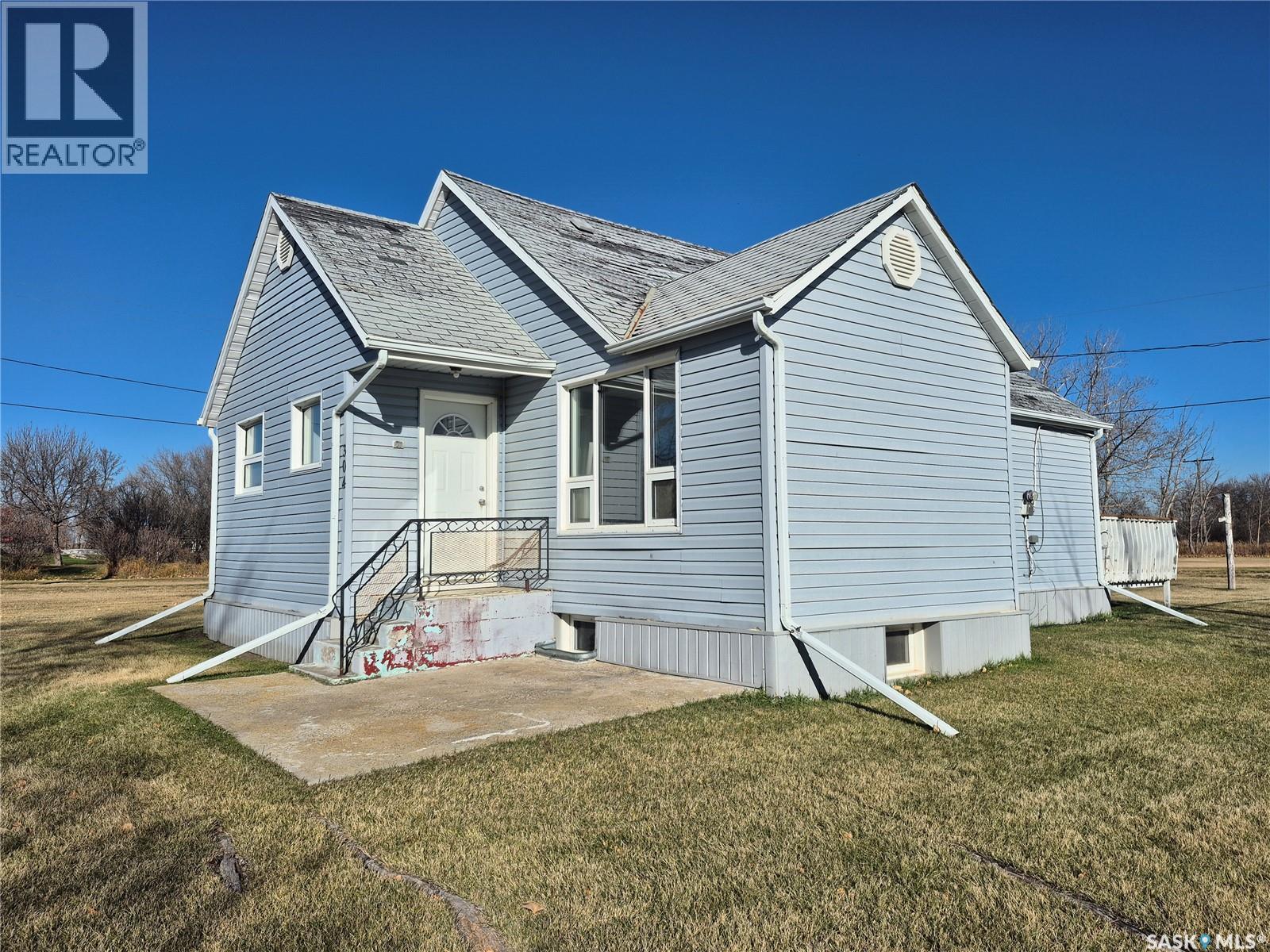 304 Froude Street Property Photo 5