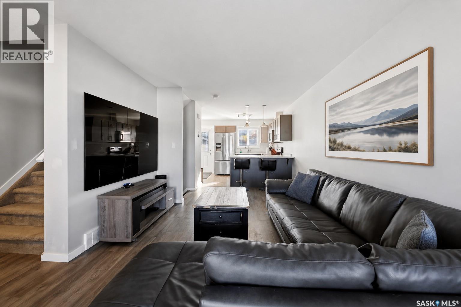 4725 Primrose Green Drive E Property Photo 3