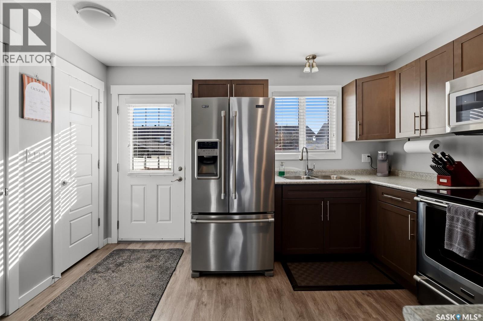 4725 Primrose Green Drive E Property Photo 8