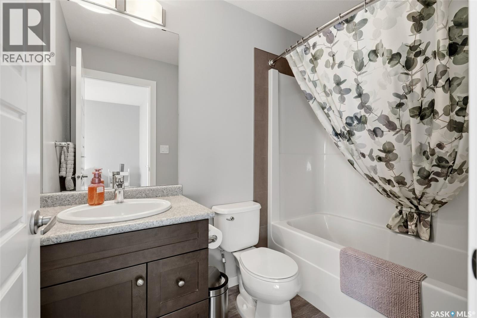 4725 Primrose Green Drive E Property Photo 12