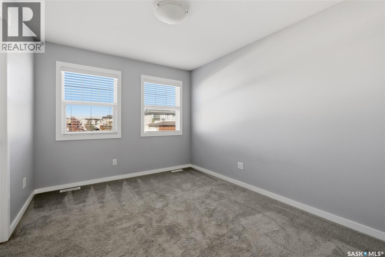 4725 Primrose Green Drive E Property Photo 14