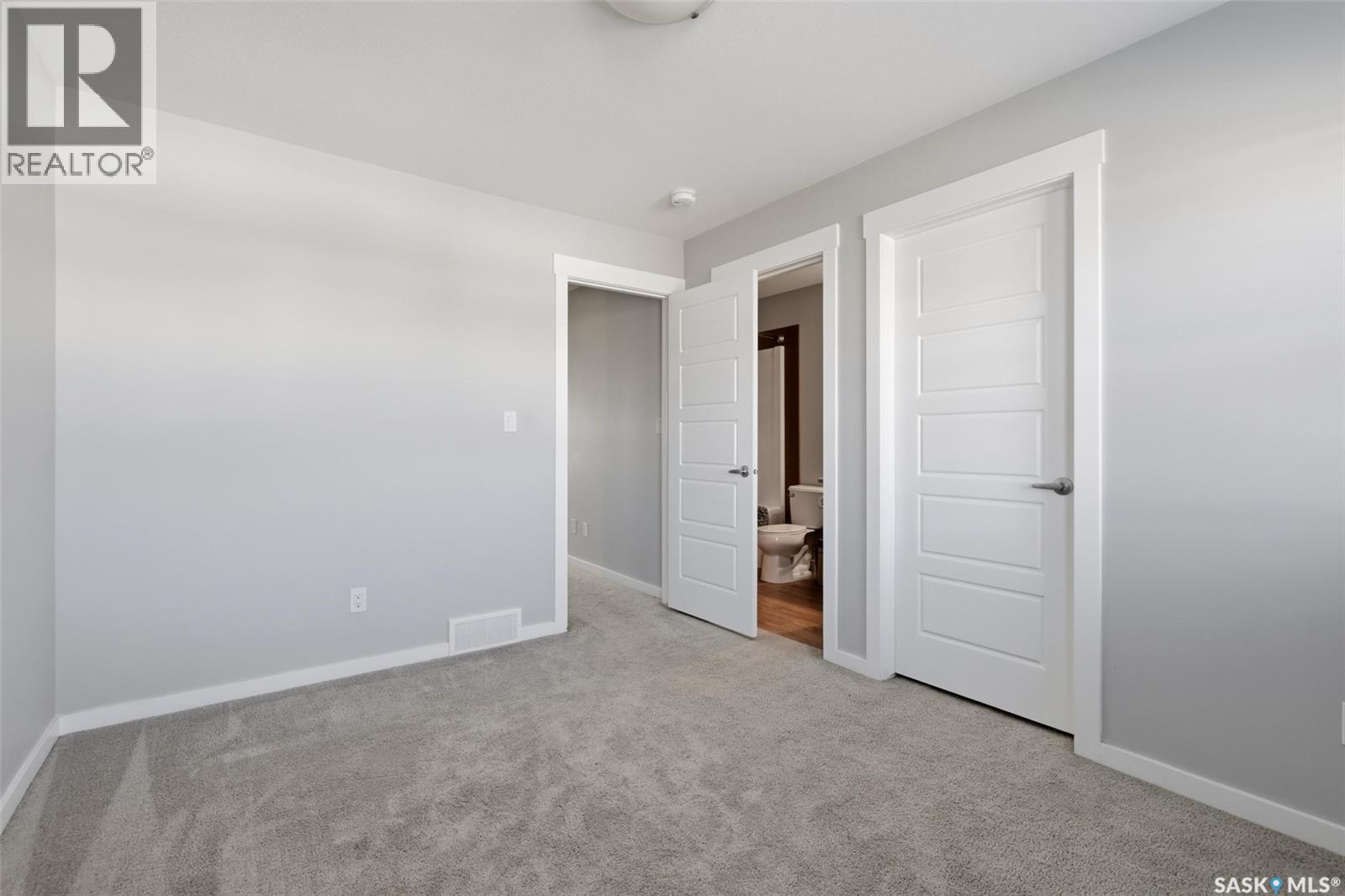 4725 Primrose Green Drive E Property Photo 16
