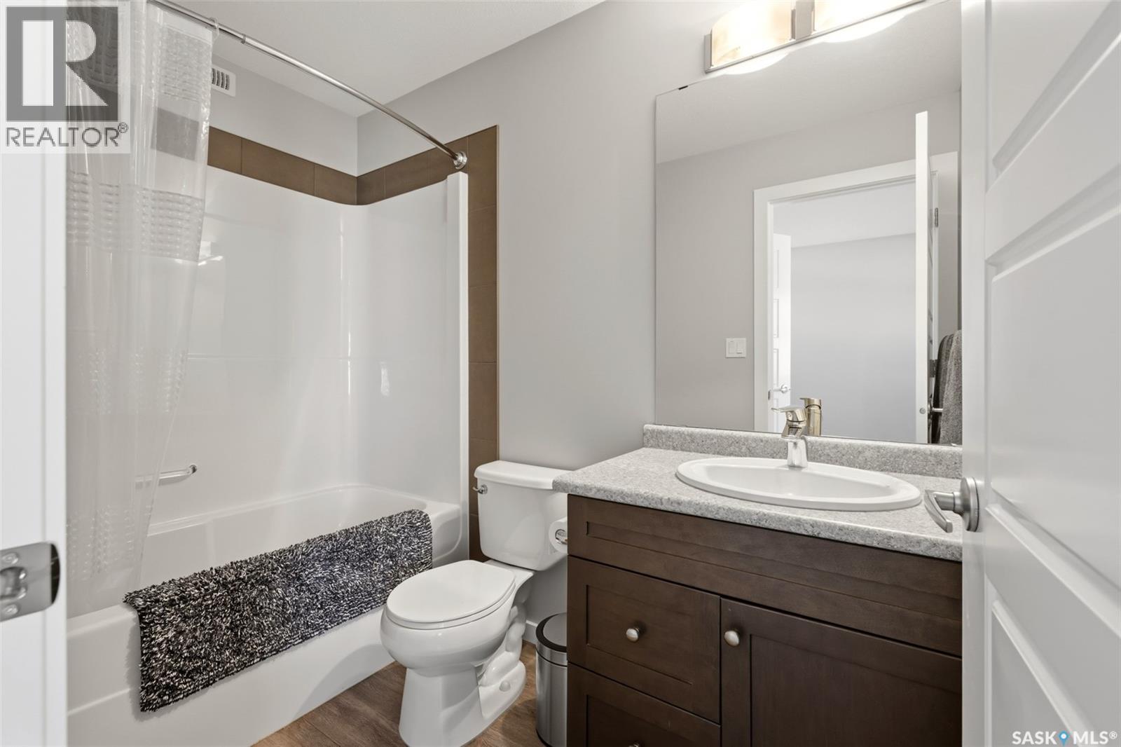 4725 Primrose Green Drive E Property Photo 17