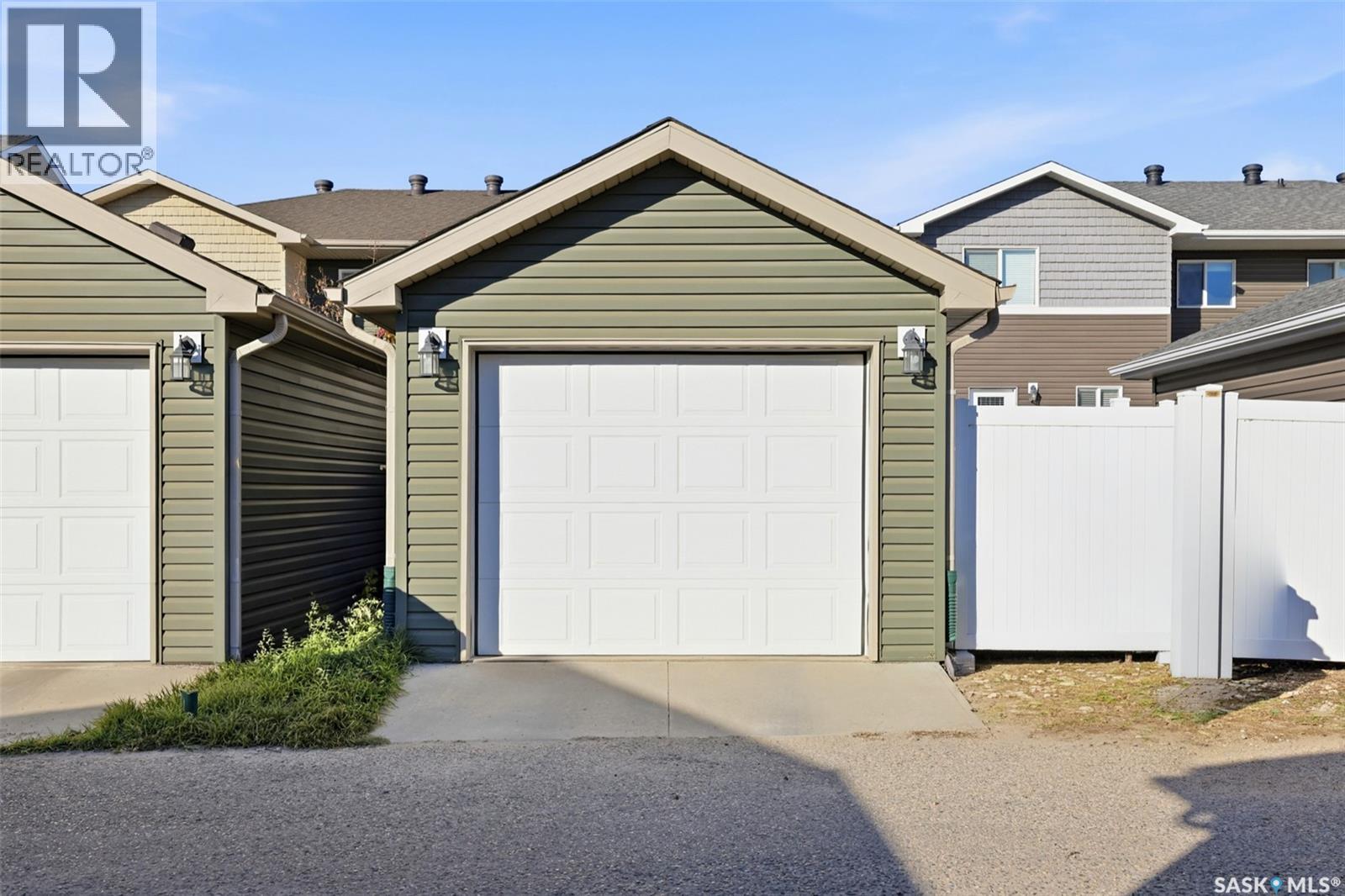 4725 Primrose Green Drive E Property Photo 23