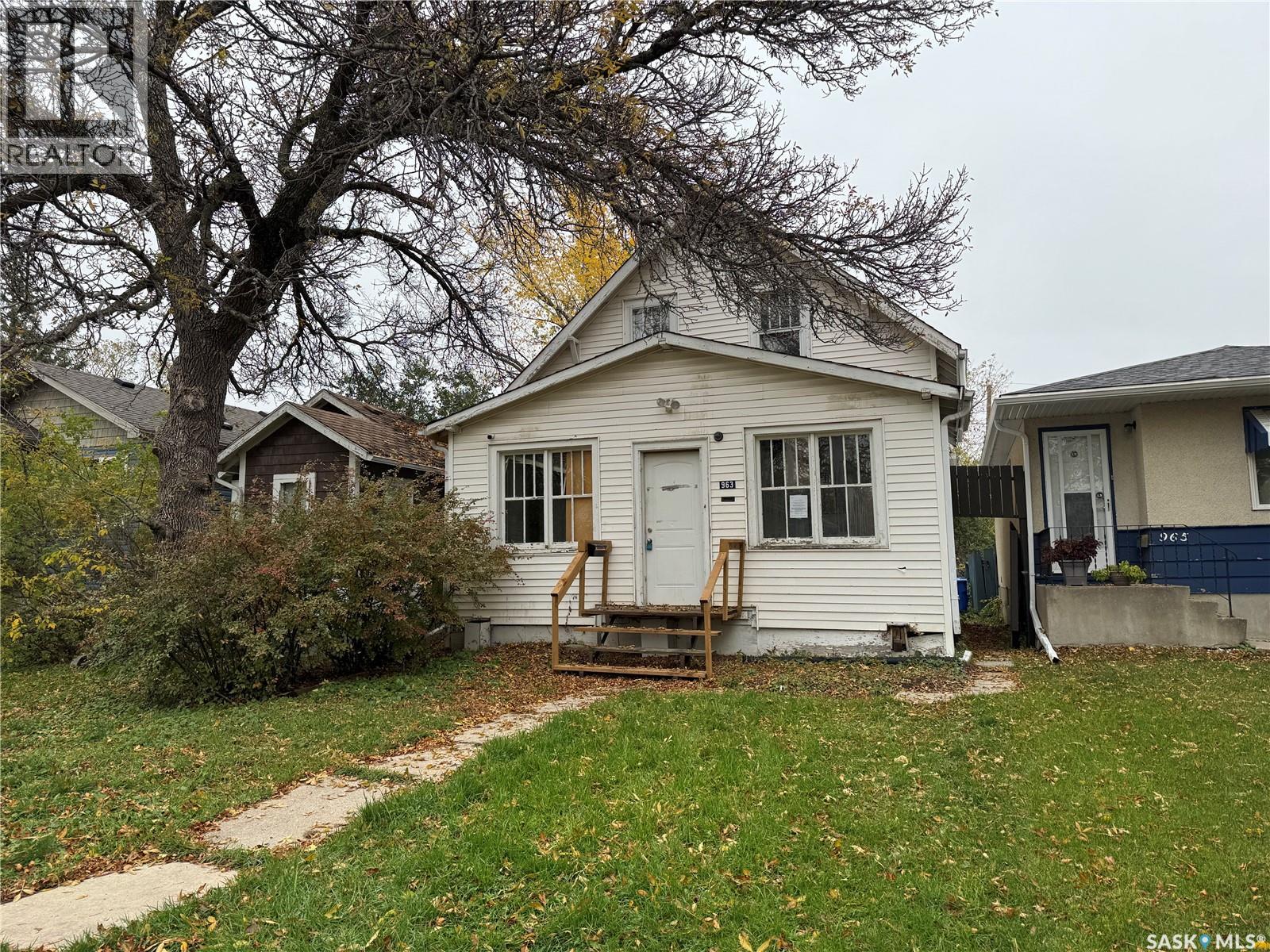 963 Montague Street Property Photo 1