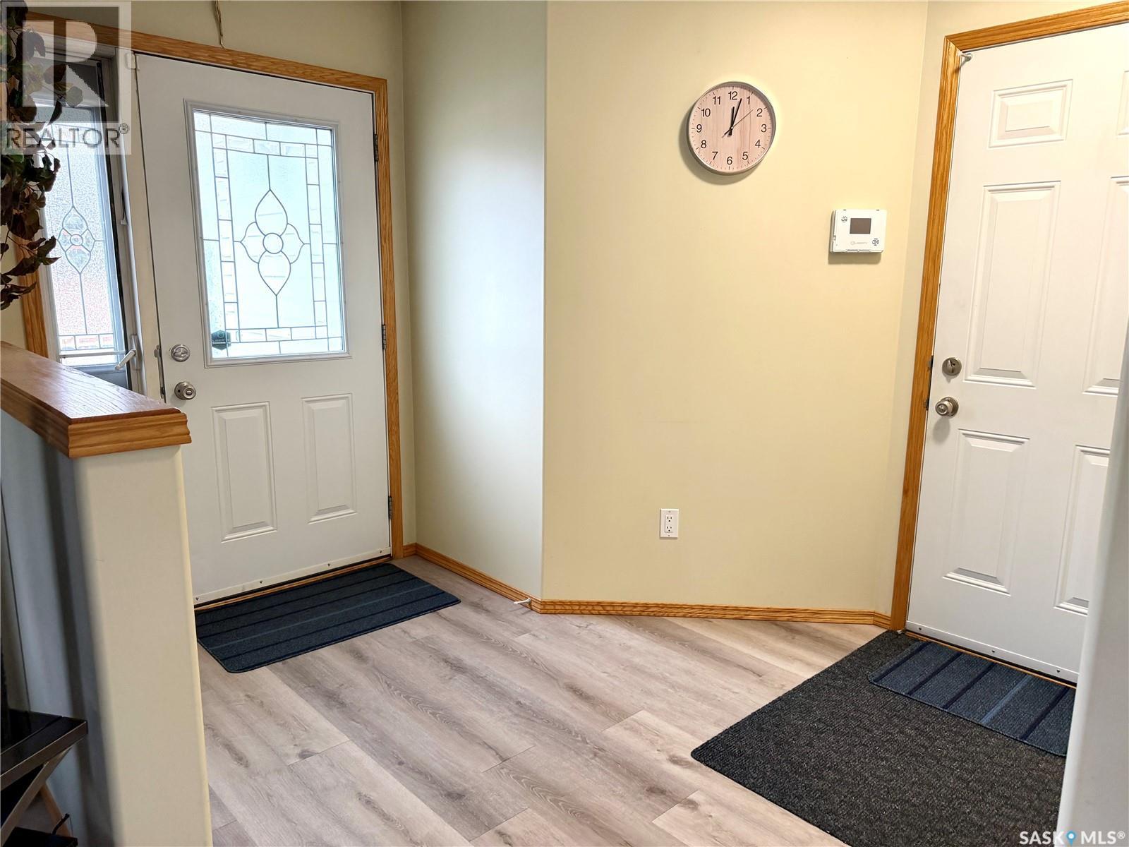 129 2nd Street W Property Photo 2
