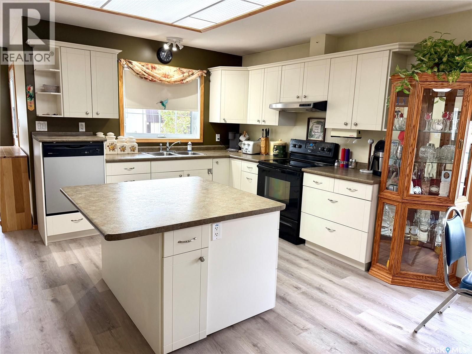 129 2nd Street W Property Photo 12
