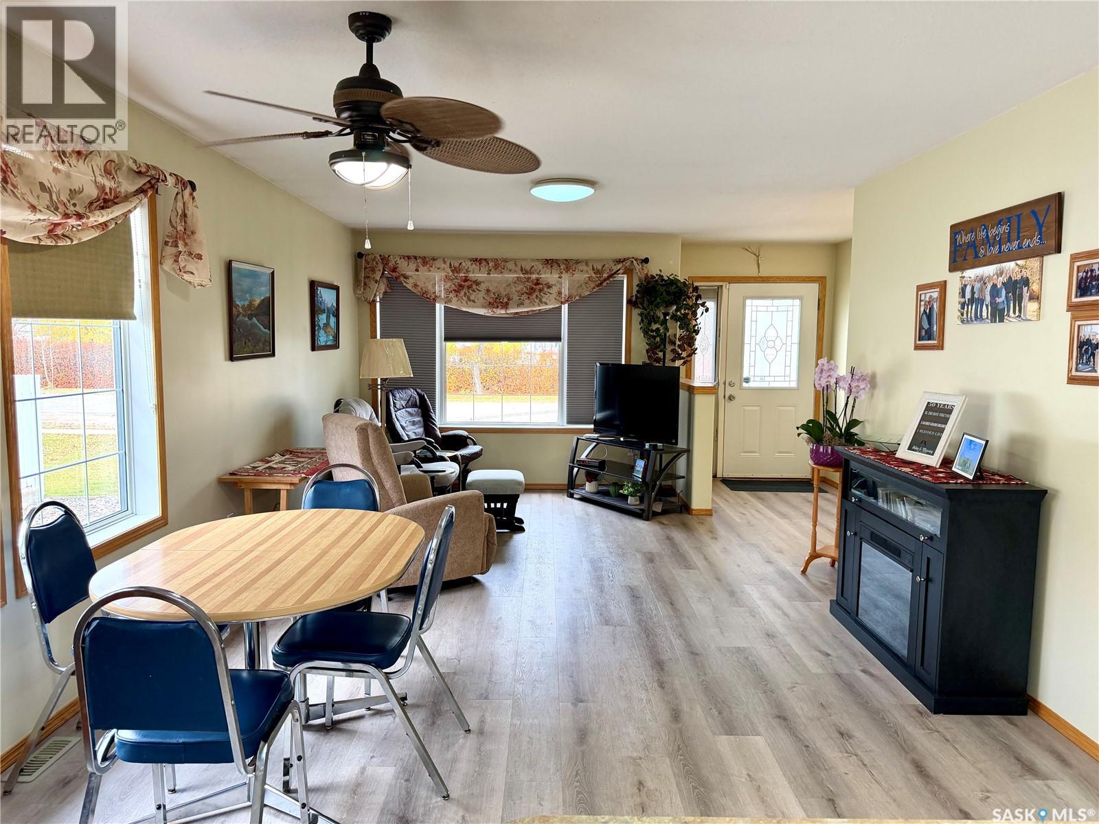 129 2nd Street W Property Photo 15