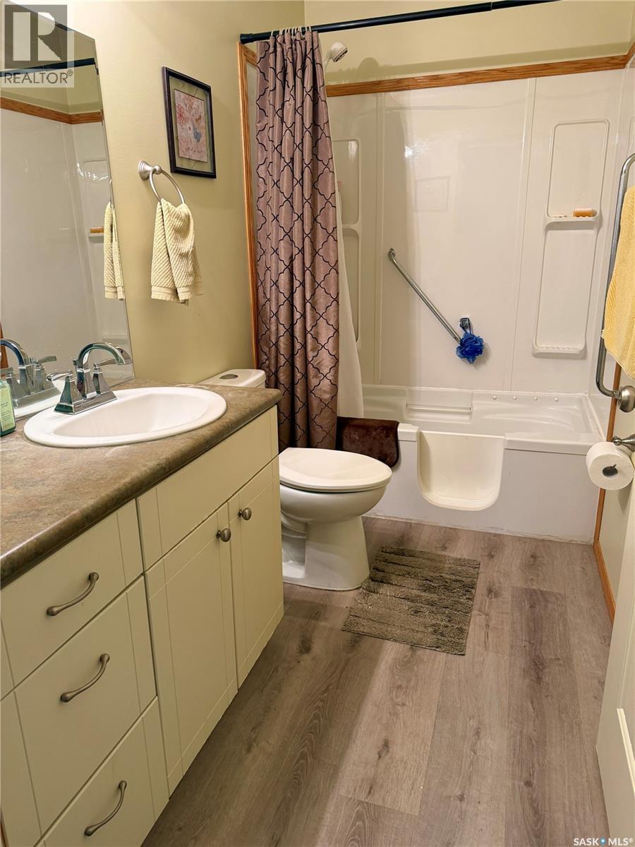 129 2nd Street W Property Photo 17