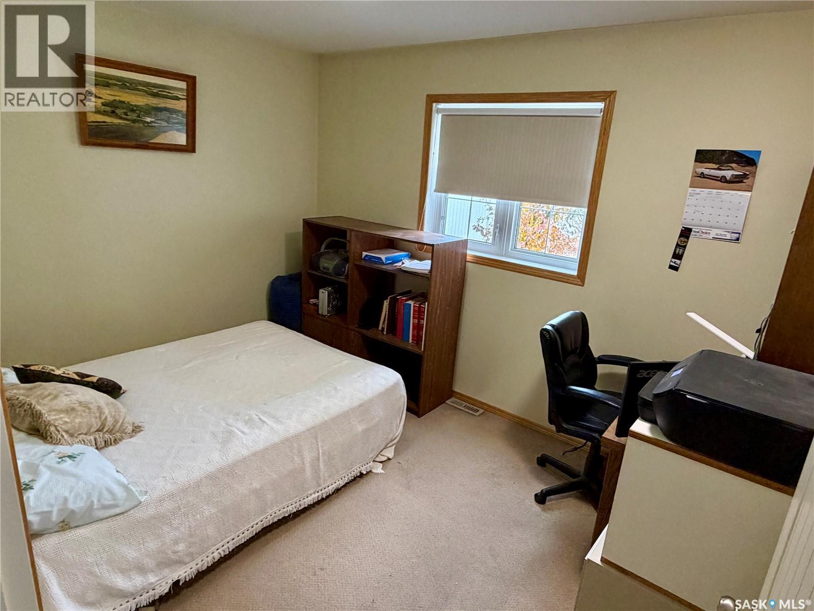 129 2nd Street W Property Photo 18