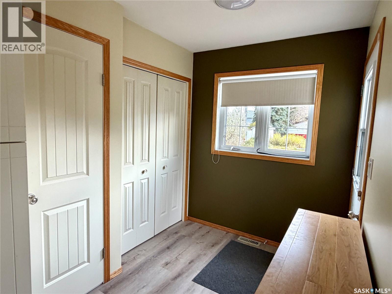 129 2nd Street W Property Photo 23