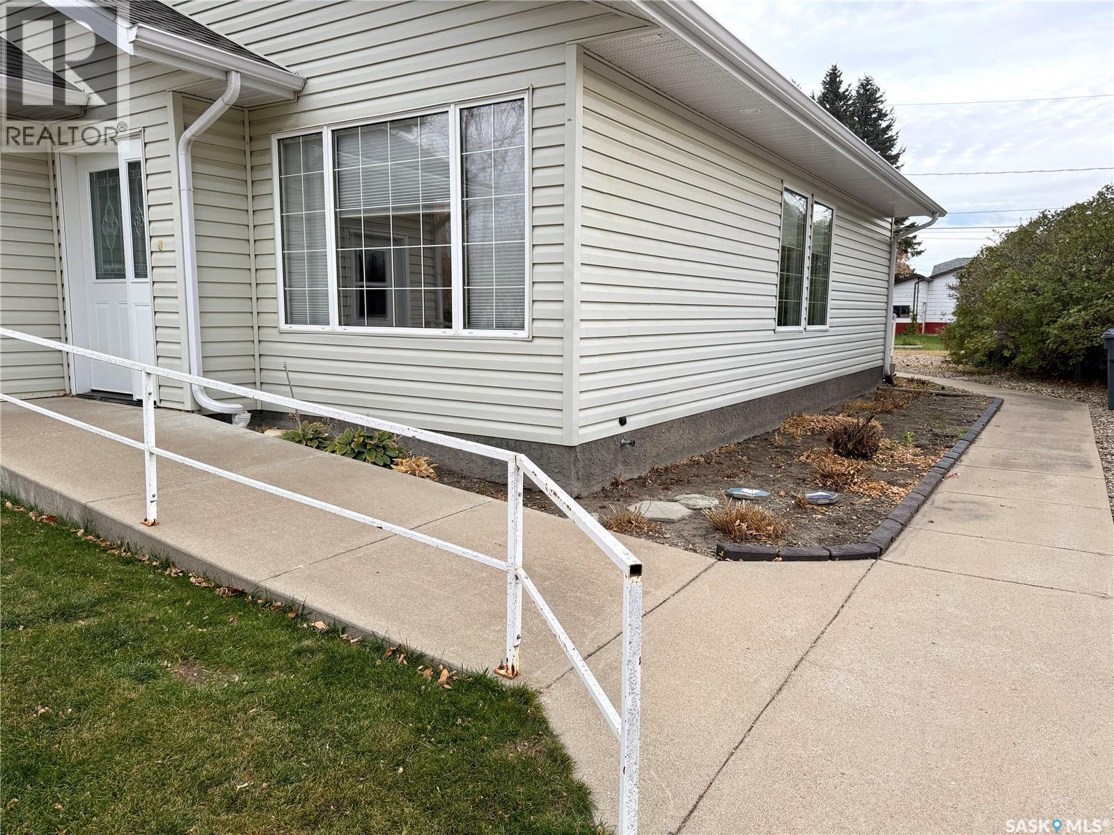 129 2nd Street W Property Photo 24