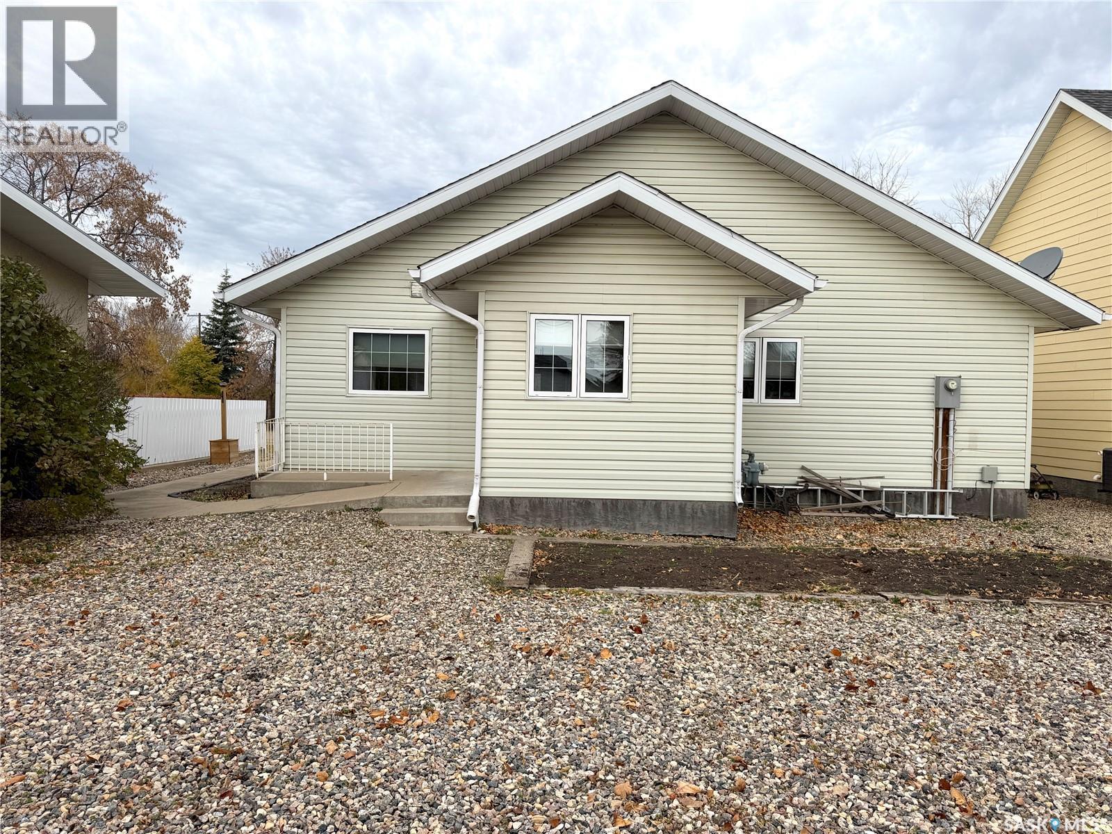 129 2nd Street W Property Photo 25