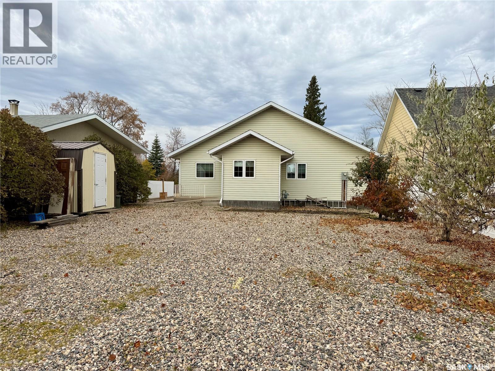 129 2nd Street W Property Photo 26