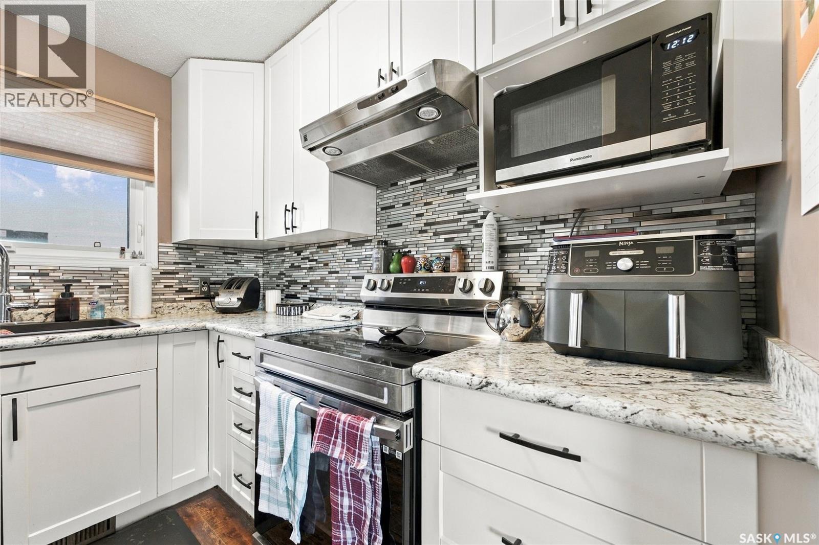 22 4th Avenue N Property Photo 10