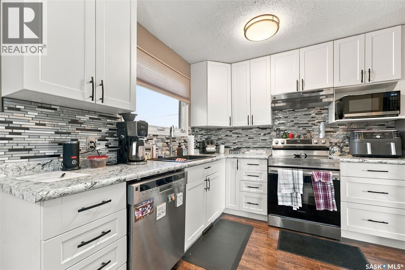 22 4th Avenue N Property Photo 11
