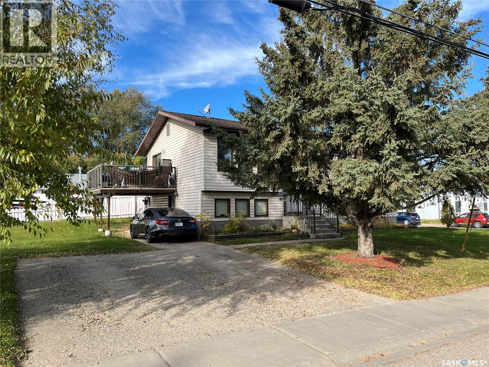 2701 1st Avenue E Property Photo 2