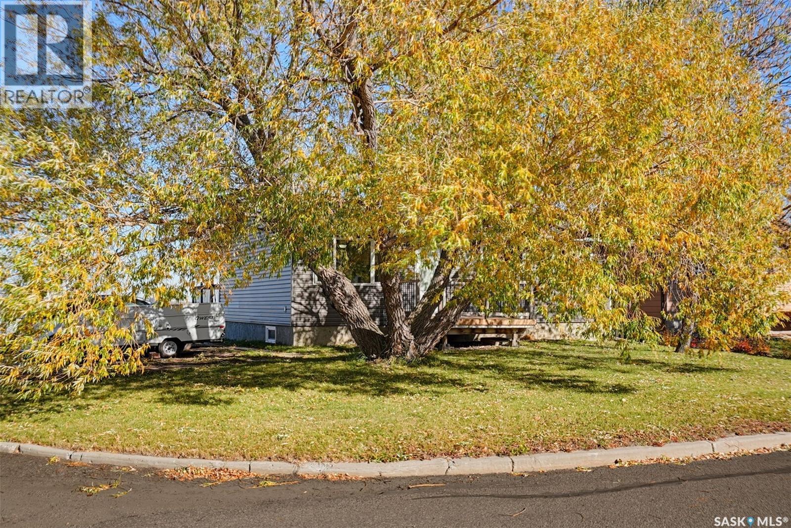 214 8th Avenue W Property Photo 2