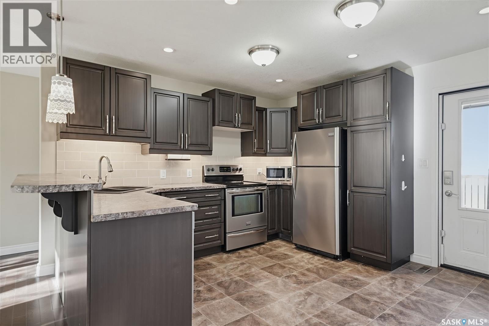214 8th Avenue W Property Photo 5