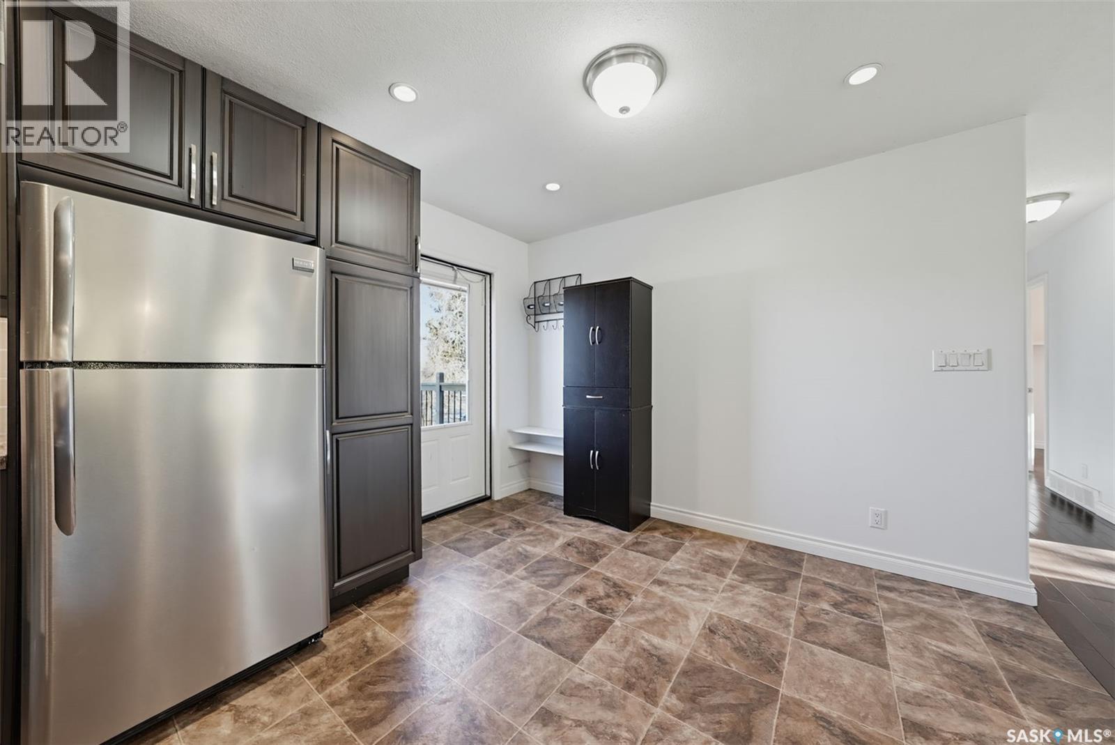 214 8th Avenue W Property Photo 8