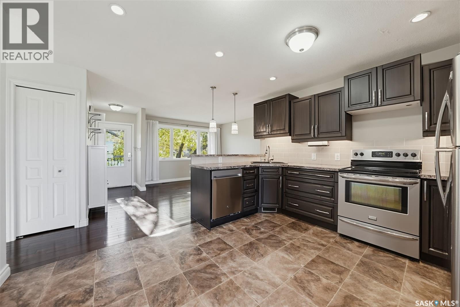 214 8th Avenue W Property Photo 9