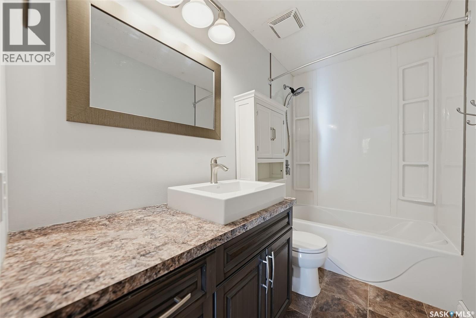 214 8th Avenue W Property Photo 13