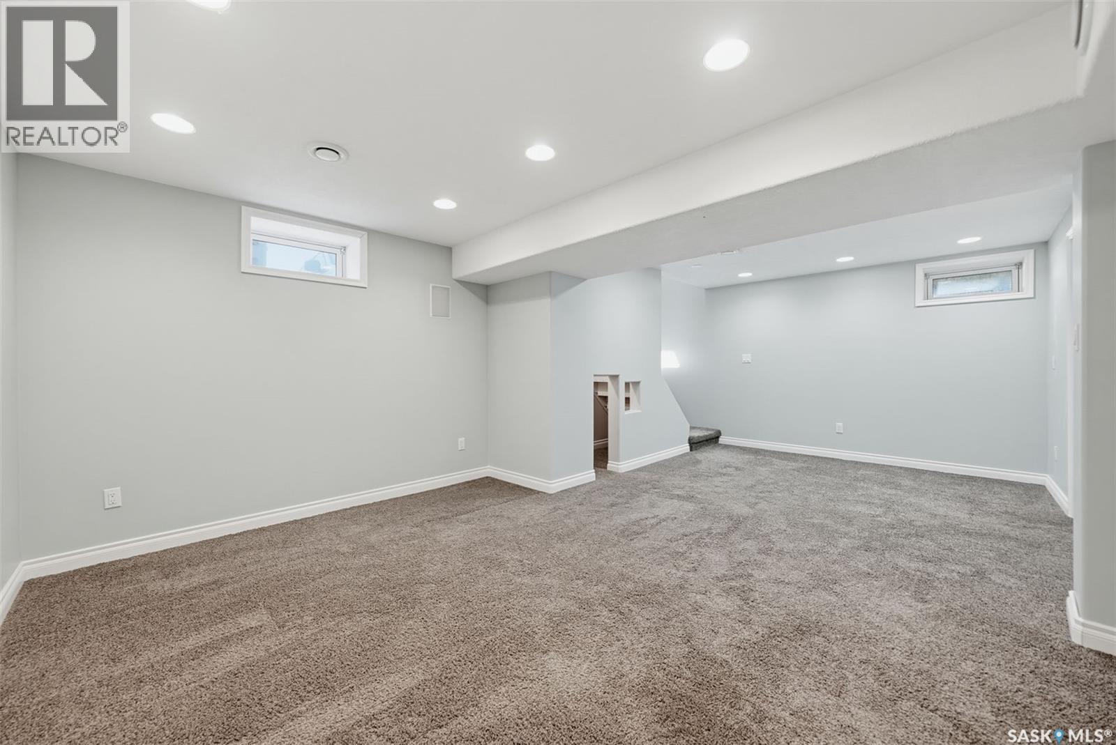214 8th Avenue W Property Photo 14