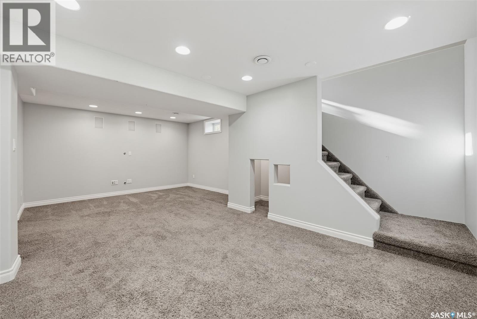 214 8th Avenue W Property Photo 16